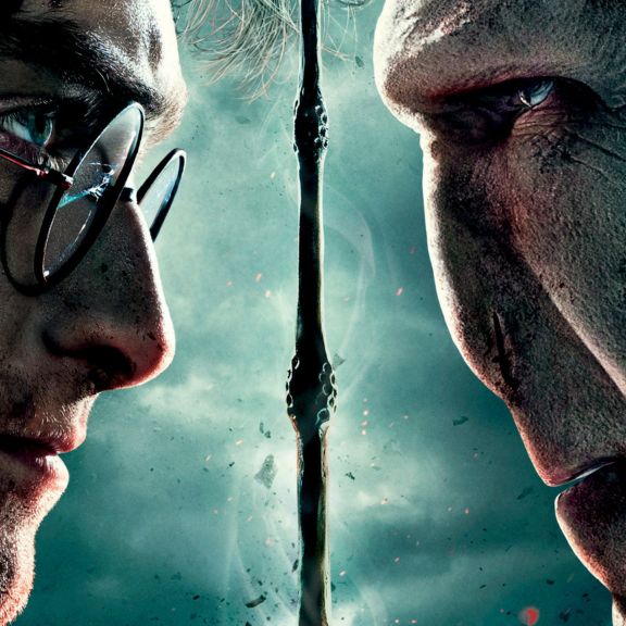 EZ Movie ดูหนังฟรี ไม่มีโฆษณา ภาพโลโก้ Harry Potter And The Deathly Hallows: Part 2 (2011) แฮร์รี่ พอตเตอร์กับเครื่องรางยมทูต ภาค 7.2